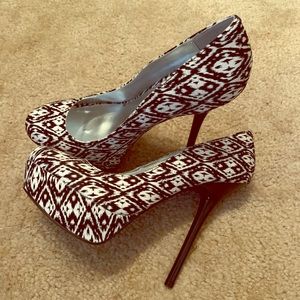 Quipid platform pumps. Brand new!